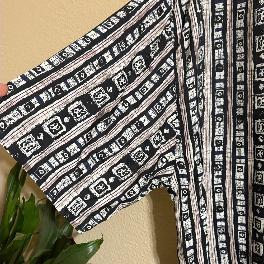 100% Silk Black and White Patterned Shirt - Picture 3 of 6